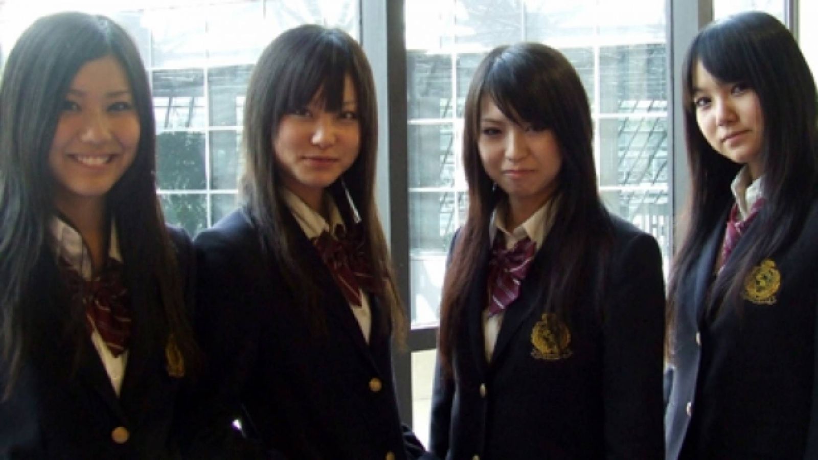 Japanese girl mirror scandal — pic 14