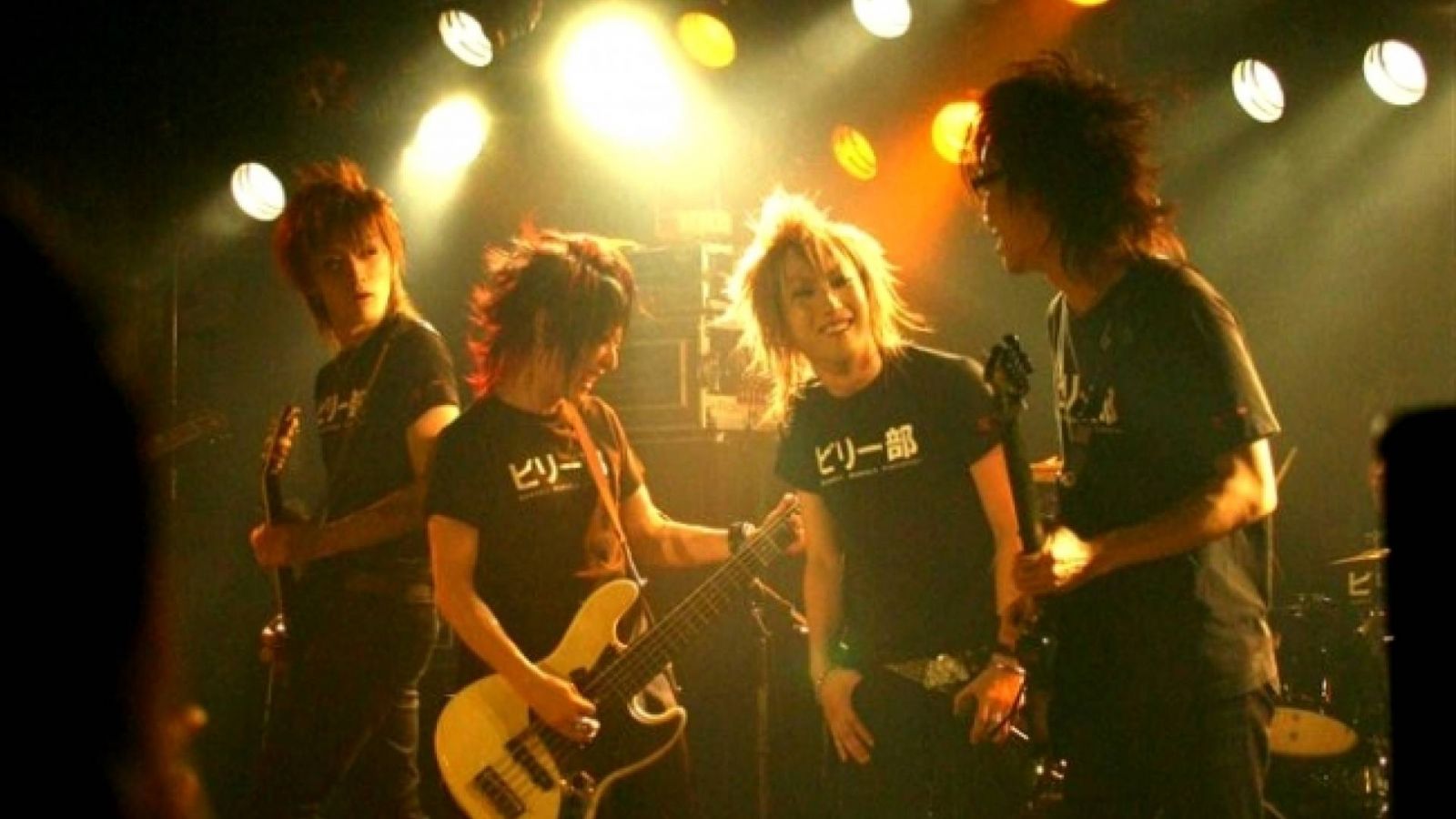Billy em Osaka durante a turnê [Boys feel Rebecca] © Billy - JaME - Non-Non