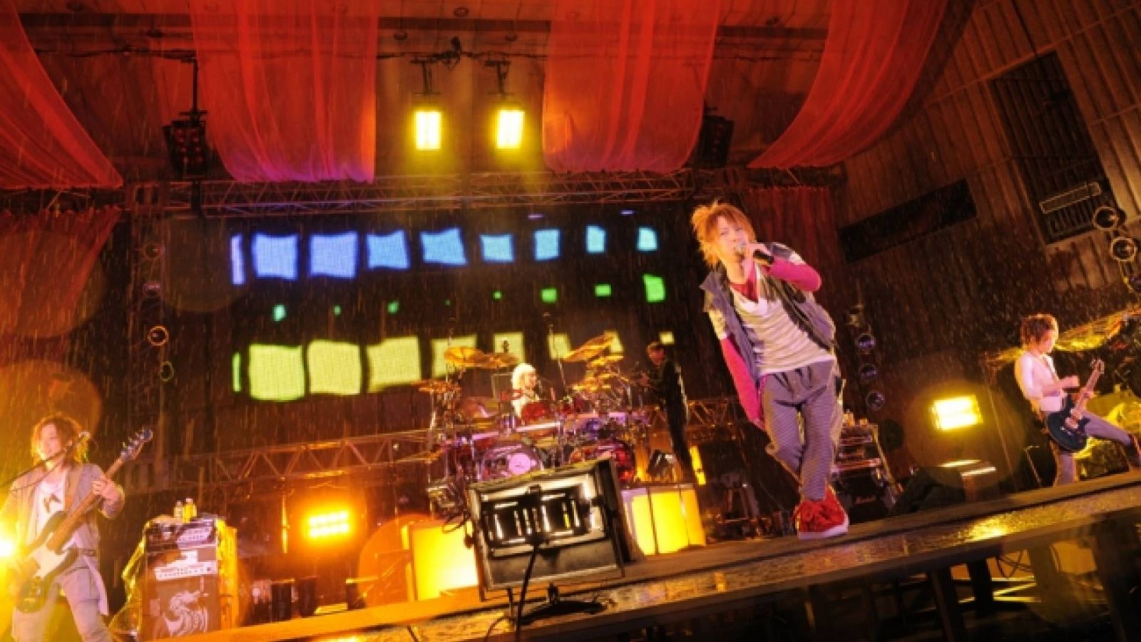 Финал весеннего тура Kra на сцене открытого стадиона  Hibiya © PS COMPANY Co. Ltd