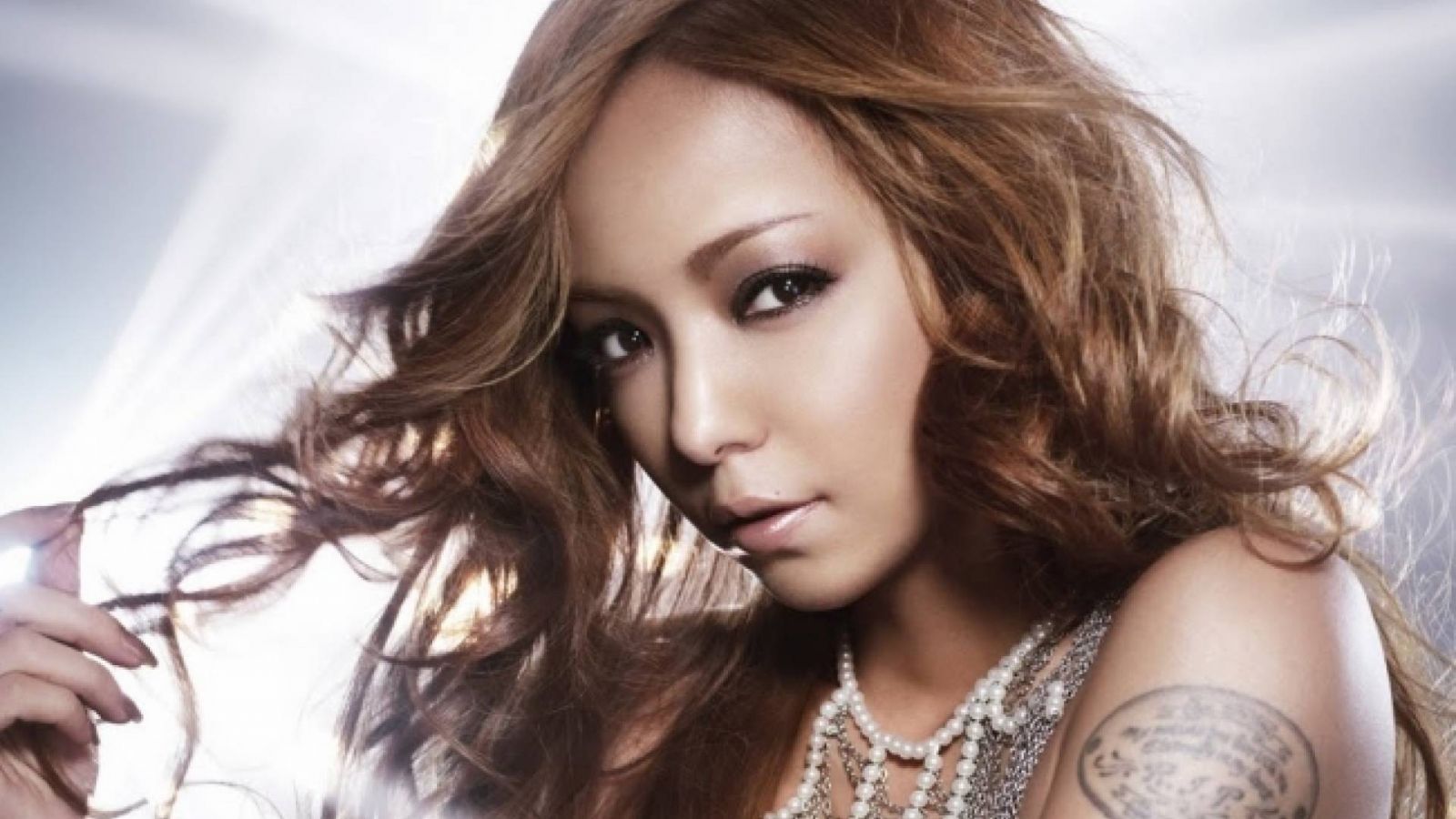 Collaboration Best-of from Amuro Namie © Avex Entertainment Inc.