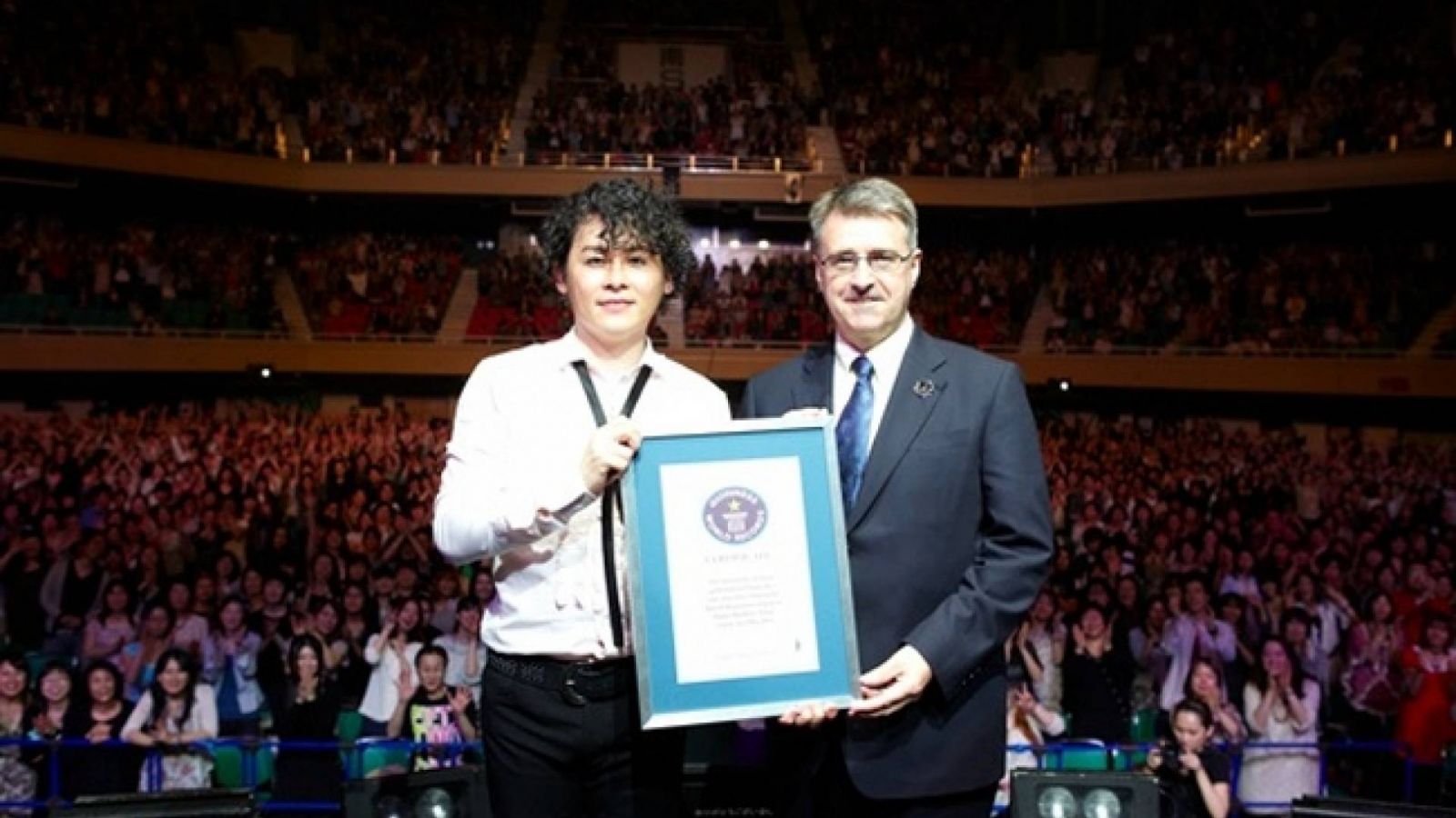 Kawamura Ryuichi Breaks World Record © Kawamura Ryuichi