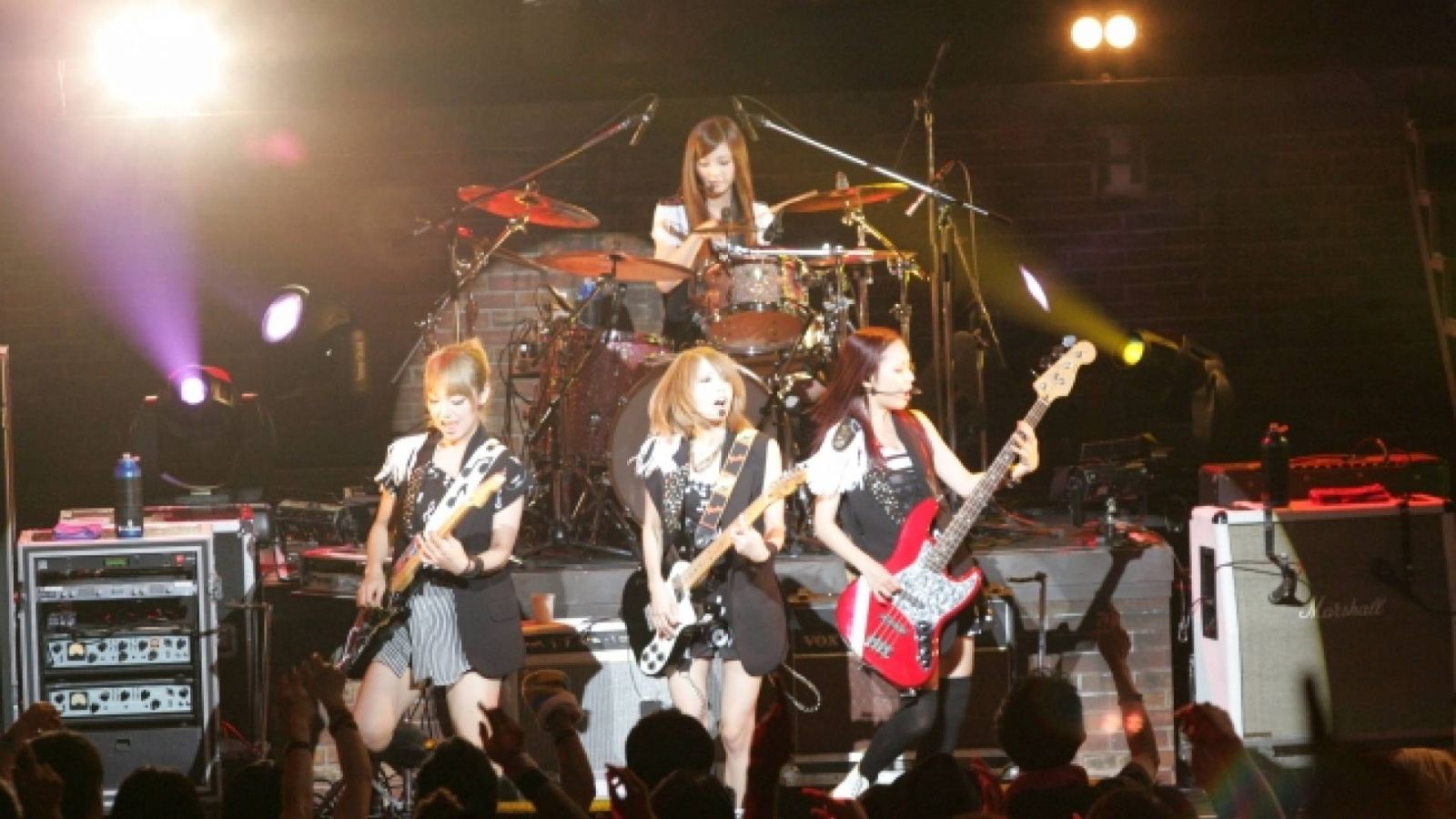 SCANDAL VIRGIN HALL TOUR 'BABY ACTION' at Nakano Sun Plaza © EPIC Records Japan Inc.