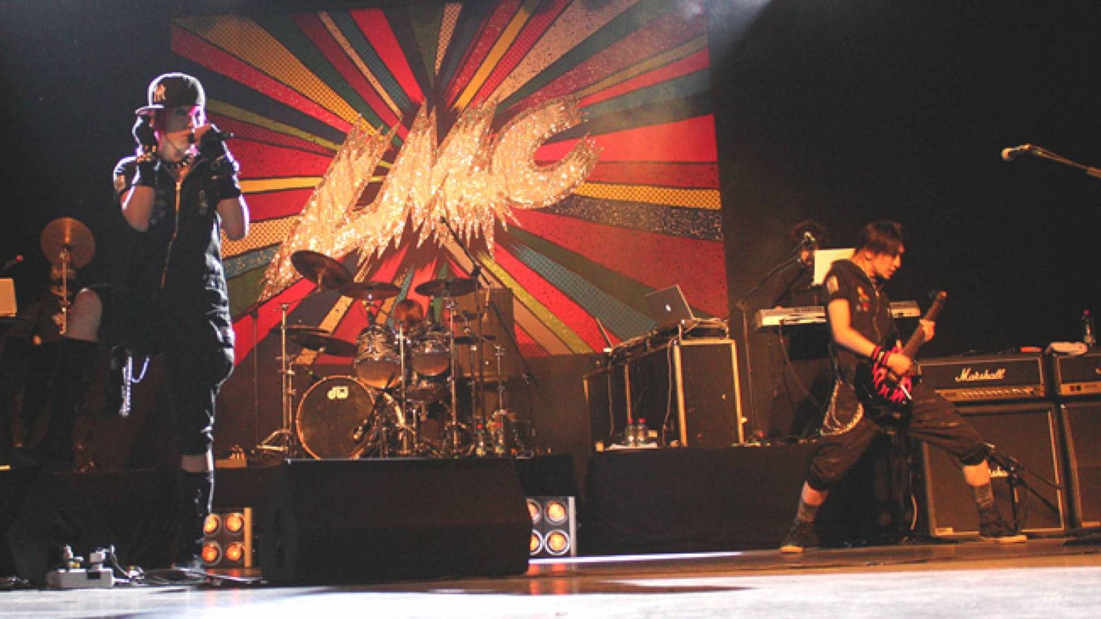 Концерт LM.C в рамках тура - LIVE TOUR 2012 -STRONG POP- в Чили © PONY CANYON INC. JaME Chile - Nicolás Vargas
