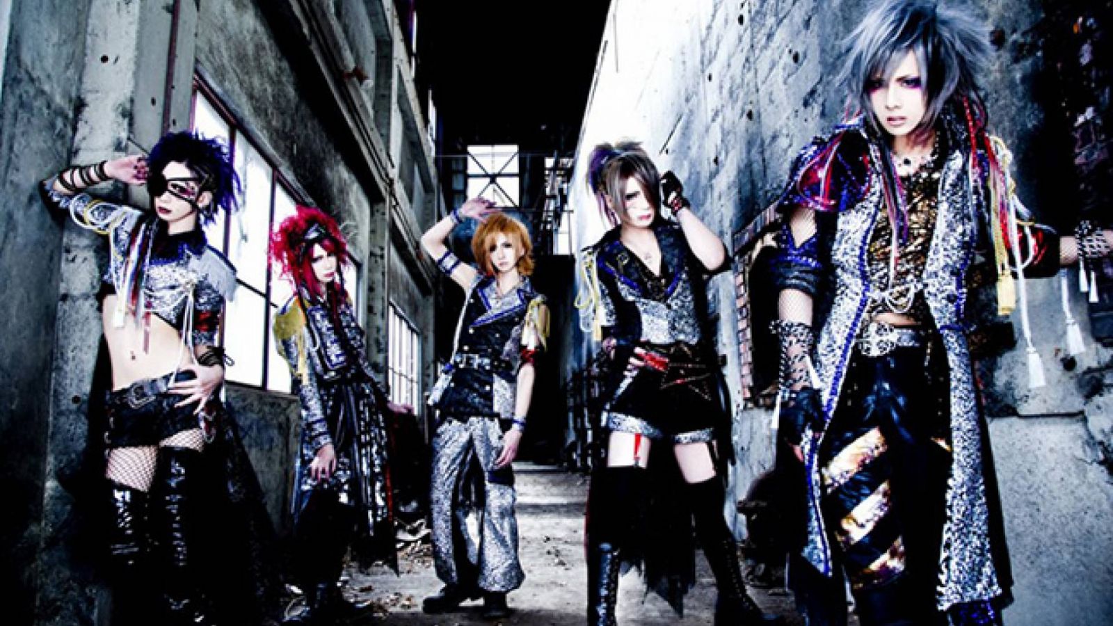 Royz © Royz. All Rights Reserved.