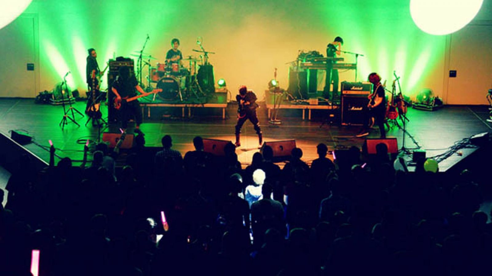 nano mit Band live auf der DoKomi © nano Victor Entertainment Corp.; DoKomi