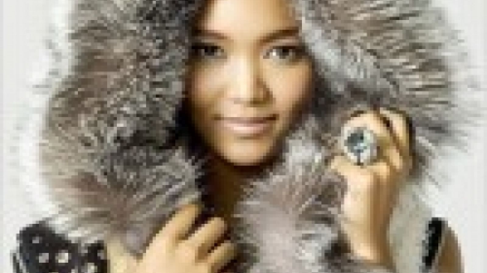 Crystal Kay voyage et fait tourner © 2018 UNIVERSAL MUSIC LLC. All rights reserved.